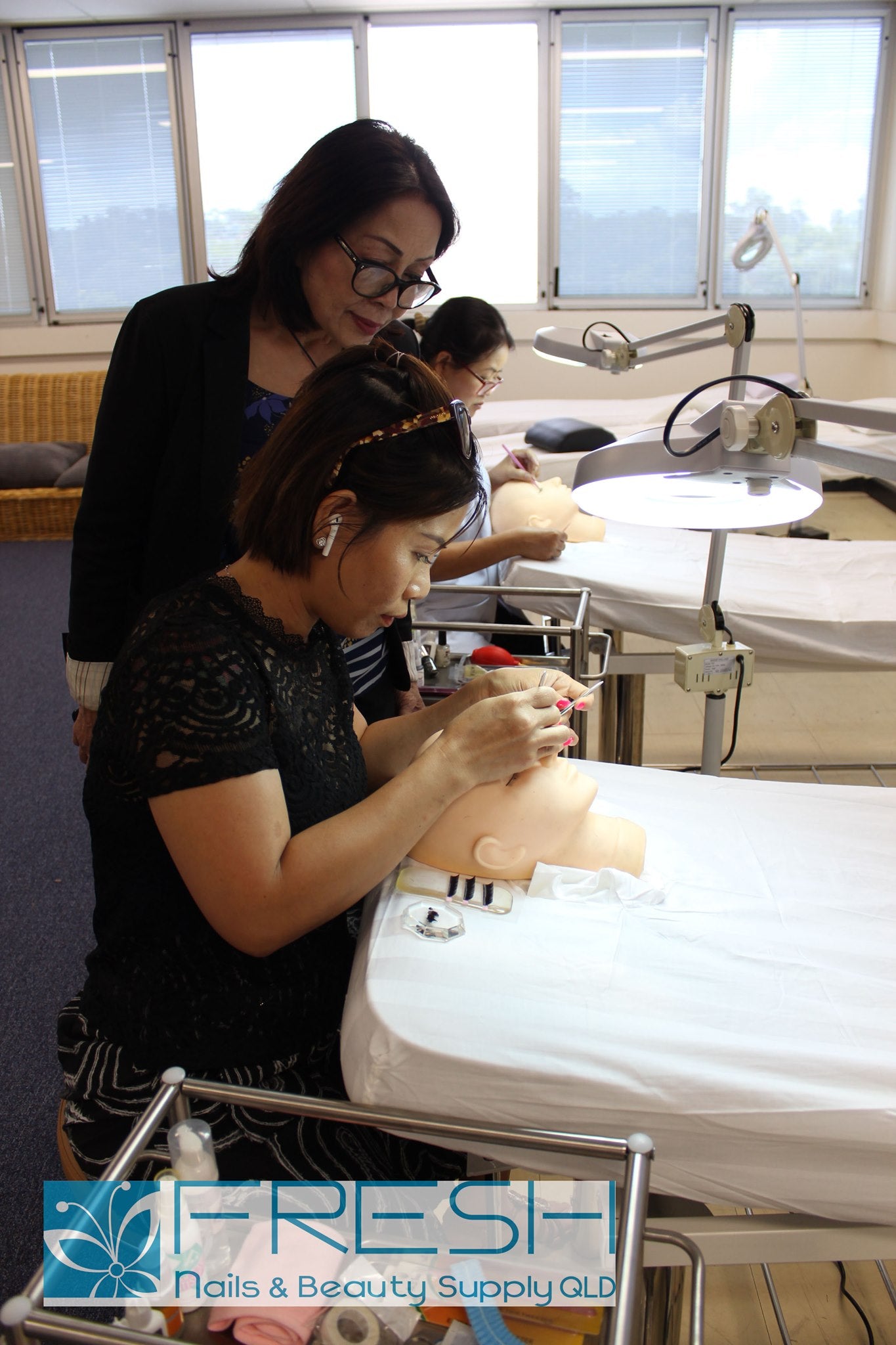 Applied Eyelash Extension Course  with Certificate